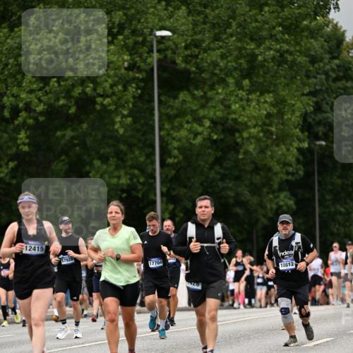 29.06.2025 - hella hamburg halbmarathon Dr. Thomas Lammeyer http://msf.ph/oto/8426354 29.06.2025 10:50:24 Kennedybrücke 1060, 1421, 1426, 1465, 1695, 1854, 1983, 2008, 2217, 2398, 2657, 2664, 2965, 4099, 4102, 4119, 4223, 4224, 5044, 5914, 6393, 6788, 6980, 7303, 7530, 7983, 10367, 10812, 11393 meine-sportfotos.de