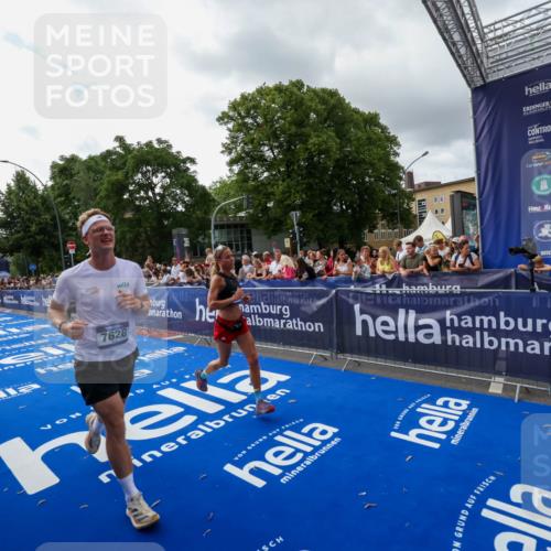 29.06.2025 - hella hamburg halbmarathon Zöllner http://msf.ph/oto/8426365 29.06.2025 10:35:16 Ziel 4740, 7628, 7867, 12514, 15415, 17022 meine-sportfotos.de