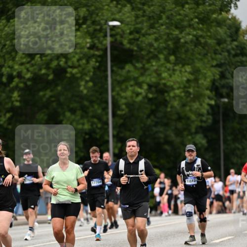 29.06.2025 - hella hamburg halbmarathon Dr. Thomas Lammeyer http://msf.ph/oto/8426380 29.06.2025 10:50:25 Kennedybrücke 1060, 1421, 1426, 1465, 1695, 1854, 1983, 2008, 2217, 2398, 2657, 2917, 2965, 4099, 4102, 4119, 4223, 4224, 5044, 5914, 6393, 6788, 6980, 7303, 7530, 7983, 10367, 10812, 11393 meine-sportfotos.de