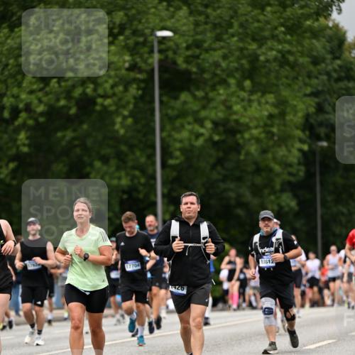 29.06.2025 - hella hamburg halbmarathon Dr. Thomas Lammeyer http://msf.ph/oto/8426385 29.06.2025 10:50:25 Kennedybrücke 1060, 1421, 1426, 1465, 1695, 1854, 1983, 2008, 2217, 2398, 2657, 2917, 2965, 4099, 4102, 4119, 4223, 4224, 5044, 5914, 6393, 6788, 6980, 7303, 7530, 7983, 10367, 10812, 11393 meine-sportfotos.de