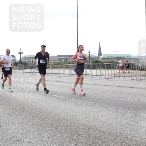 29.06.2025 - hella hamburg halbmarathon Lena Gebhardt http://msf.ph/oto/8426404 29.06.2025 10:28:59 Lombardsbrücke 5249, 5250, 5167, 10068, 1518, 1557, 1518, 1557, 1869, 2688, 3717, 4161, 4362, 4373, 4700, 4834, 4982, 5167, 5249, 5250, 5718, 5903, 5939, 6102, 6345, 6418, 7169, 7449, 8048, 8560, 9642, 9716, 9855, 10068, 10198, 10434, 11989, 12099, 12404, 12442, 12958, 13090, 14205, 15143, 15256, 15452, 15453, 15952, 15955, 16125, 16643, 16673, 18293, 18414 meine-sportfotos.de