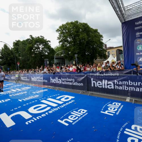 29.06.2025 - hella hamburg halbmarathon Zöllner http://msf.ph/oto/8426407 29.06.2025 10:35:17 Ziel 4740, 7628, 7867, 12514, 13798, 15415, 15773, 17022 meine-sportfotos.de