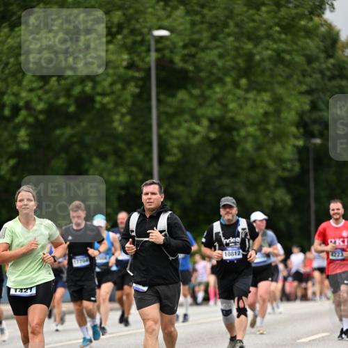 29.06.2025 - hella hamburg halbmarathon Dr. Thomas Lammeyer http://msf.ph/oto/8426424 29.06.2025 10:50:26 Kennedybrücke 1060, 1421, 1426, 1465, 1695, 1854, 1983, 2008, 2217, 2398, 2917, 2965, 4099, 4102, 4223, 4224, 5044, 5914, 6393, 6788, 6980, 7303, 7530, 7983, 10367, 10812, 11393 meine-sportfotos.de