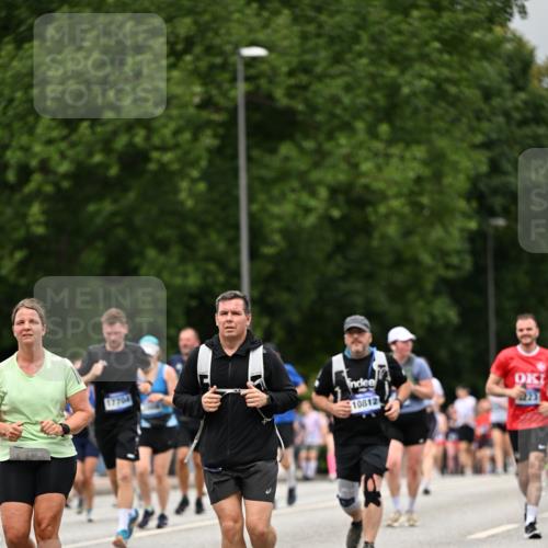 29.06.2025 - hella hamburg halbmarathon Dr. Thomas Lammeyer http://msf.ph/oto/8426425 29.06.2025 10:50:26 Kennedybrücke 1060, 1421, 1426, 1465, 1695, 1854, 1983, 2008, 2217, 2398, 2917, 2965, 4099, 4102, 4223, 4224, 5044, 5914, 6393, 6788, 6980, 7303, 7530, 7983, 10367, 10812, 11393 meine-sportfotos.de