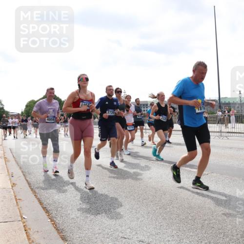 29.06.2025 - hella hamburg halbmarathon Lena Gebhardt http://msf.ph/oto/8426430 29.06.2025 10:43:30 Lombardsbrücke 4056, 1194, 5720, 1878, 9639, 3329, 816, 1023, 1149, 1155, 1310, 1400, 1467, 1788, 1816, 1878, 2103, 2158, 2267, 2361, 2733, 2971, 3074, 3238, 3329, 3390, 3518, 3638, 4056, 4177, 4302, 4367, 4680, 4866, 5192, 5201, 5214, 5268, 5370, 5610, 5720, 5755, 5967, 6012, 6096, 6226, 6334, 6440, 6931, 6971, 6973, 7043, 7197, 7205, 7206, 7461, 7489, 7504, 7872, 7926, 8000, 8058, 8135, 8184, 8233, 8408, 8435, 8504, 9072, 9639, 9641, 9644, 9831, 9976, 10083, 10097, 10180, 10200, 10202 meine-sportfotos.de