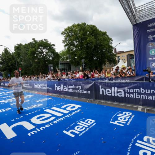 29.06.2025 - hella hamburg halbmarathon Zöllner http://msf.ph/oto/8426450 29.06.2025 10:35:18 Ziel 4740, 7867, 12514, 13798, 14789, 15415, 15773 meine-sportfotos.de