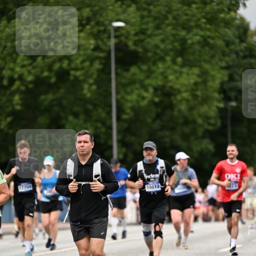 29.06.2025 - hella hamburg halbmarathon Dr. Thomas Lammeyer http://msf.ph/oto/8426453 29.06.2025 10:50:27 Kennedybrücke 1060, 1421, 1426, 1465, 1695, 1854, 1983, 2008, 2217, 2398, 2917, 2965, 4099, 4102, 4223, 4224, 5044, 5914, 6124, 6161, 6393, 6788, 6980, 7303, 7530, 7983, 10367, 10812, 11393 meine-sportfotos.de