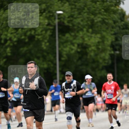 29.06.2025 - hella hamburg halbmarathon Dr. Thomas Lammeyer http://msf.ph/oto/8426466 29.06.2025 10:50:27 Kennedybrücke 1060, 1421, 1426, 1465, 1695, 1854, 1983, 2008, 2217, 2398, 2917, 2965, 4099, 4102, 4223, 4224, 5044, 5914, 6124, 6161, 6393, 6788, 6980, 7303, 7530, 7983, 10367, 10812, 11393 meine-sportfotos.de