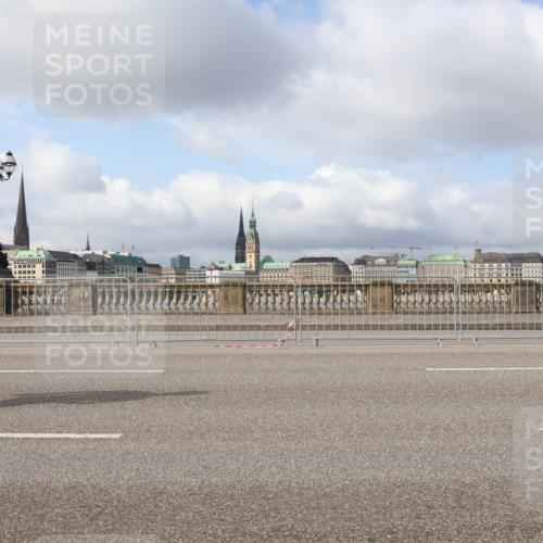 29.06.2025 - hella hamburg halbmarathon Lena Gebhardt http://msf.ph/oto/8426468 29.06.2025 08:58:58 Lombardsbrücke  meine-sportfotos.de
