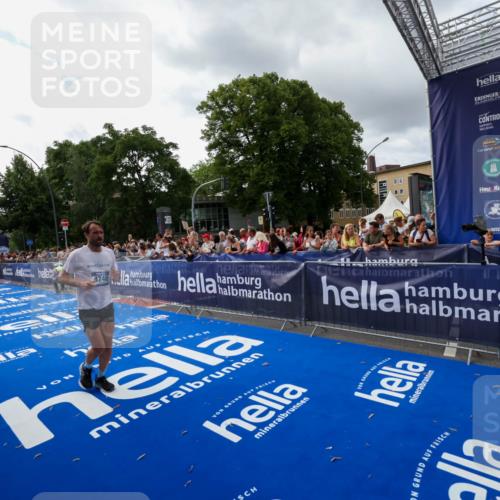 29.06.2025 - hella hamburg halbmarathon Zöllner http://msf.ph/oto/8426474 29.06.2025 10:35:18 Ziel 4740, 7867, 12514, 13798, 14789, 15415, 15773 meine-sportfotos.de