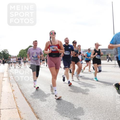 29.06.2025 - hella hamburg halbmarathon Lena Gebhardt http://msf.ph/oto/8426485 29.06.2025 10:43:30 Lombardsbrücke 4056, 116, 5720, 878, 3329, 1816, 1023, 1149, 1155, 1310, 1400, 1467, 1788, 1816, 1878, 2103, 2158, 2267, 2361, 2733, 2971, 3074, 3238, 3329, 3390, 3518, 3638, 4056, 4177, 4302, 4367, 4680, 4866, 5192, 5201, 5214, 5268, 5370, 5610, 5720, 5755, 5967, 6012, 6096, 6226, 6334, 6440, 6931, 6971, 6973, 7043, 7197, 7205, 7206, 7461, 7489, 7504, 7872, 7926, 8000, 8058, 8135, 8184, 8233, 8408, 8435, 8504, 9072, 9639, 9641, 9644, 9831, 9976, 10083, 10097, 10180, 10200, 10202 meine-sportfotos.de