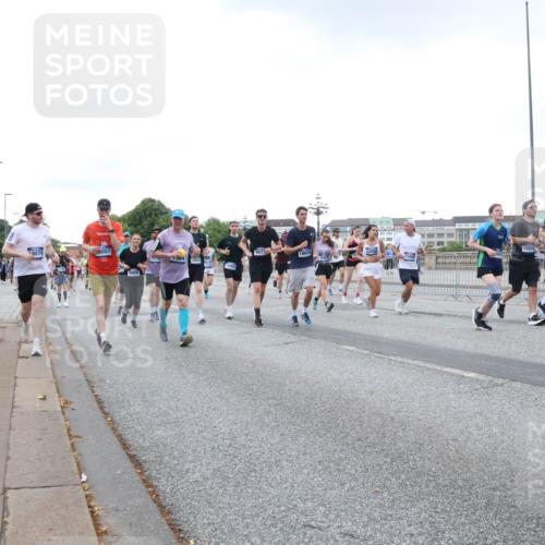 29.06.2025 - hella hamburg halbmarathon Lena Gebhardt http://msf.ph/oto/8426502 29.06.2025 10:53:40 Lombardsbrücke 8079, 8057, 9456, 907, 18609, 1964, 1852, 7890, 1017, 1340, 1687, 1709, 1744, 1753, 1900, 1906, 1984, 2065, 2079, 2372, 2409, 2429, 3055, 3226, 4195, 4595, 4801, 5428, 5430, 5562, 5815, 5856, 5857, 5964, 6039, 6041, 6044, 6192, 6273, 6306, 6913, 6996, 7039, 7068, 7483, 7537, 7611, 7614, 7876, 7890, 8189, 8212, 8414, 8515, 8906, 8924, 9077, 9456, 9503, 9531, 9572, 9685, 9764, 9771, 9785, 10043, 10175, 10490, 11390, 12193, 12219, 12700, 14038 meine-sportfotos.de