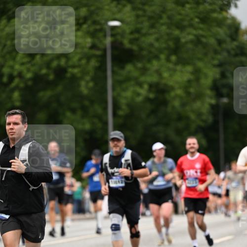 29.06.2025 - hella hamburg halbmarathon Dr. Thomas Lammeyer http://msf.ph/oto/8426505 29.06.2025 10:50:28 Kennedybrücke 1060, 1421, 1426, 1465, 1695, 1854, 1983, 2008, 2217, 2398, 2917, 2965, 4099, 4102, 4223, 4224, 5044, 5914, 6124, 6161, 6393, 6788, 6980, 7303, 7530, 7983, 10230, 10367, 10812, 11393 meine-sportfotos.de