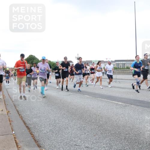 29.06.2025 - hella hamburg halbmarathon Lena Gebhardt http://msf.ph/oto/8426561 29.06.2025 10:53:40 Lombardsbrücke 18079, 18057, 1984, 151, 9456, 9456, 14065, 9077, 549, 1017, 1340, 1687, 1709, 1744, 1753, 1900, 1906, 1984, 2065, 2079, 2372, 2409, 2429, 3055, 3226, 4195, 4595, 4801, 5428, 5430, 5562, 5815, 5856, 5857, 5964, 6039, 6041, 6044, 6192, 6273, 6306, 6913, 6996, 7039, 7068, 7483, 7537, 7611, 7614, 7876, 7890, 8189, 8212, 8414, 8515, 8906, 8924, 9077, 9456, 9503, 9531, 9572, 9685, 9764, 9771, 9785, 10043, 10175, 10490, 11390, 12193, 12219, 12700, 14038 meine-sportfotos.de