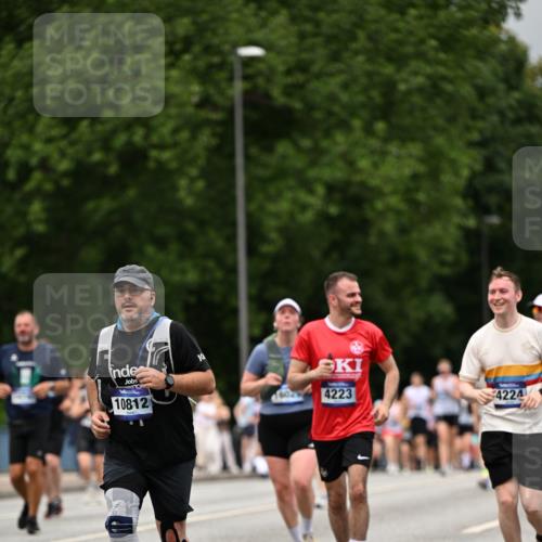 29.06.2025 - hella hamburg halbmarathon Dr. Thomas Lammeyer http://msf.ph/oto/8426567 29.06.2025 10:50:30 Kennedybrücke 1060, 1421, 1426, 1695, 1854, 1983, 2008, 2217, 2398, 2917, 3160, 3164, 4099, 4102, 4223, 4224, 5044, 6124, 6161, 6393, 6788, 6980, 7303, 7530, 7983, 8477, 10230, 10367, 10812, 11393 meine-sportfotos.de