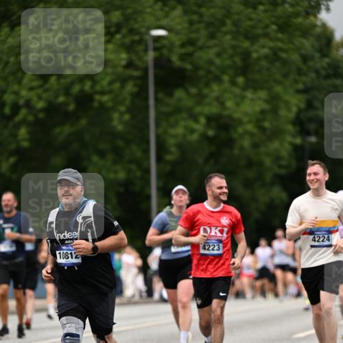 29.06.2025 - hella hamburg halbmarathon Dr. Thomas Lammeyer http://msf.ph/oto/8426572 29.06.2025 10:50:30 Kennedybrücke 1060, 1421, 1426, 1695, 1854, 1983, 2008, 2217, 2398, 2917, 3160, 3164, 4099, 4102, 4223, 4224, 5044, 6124, 6161, 6393, 6788, 6980, 7303, 7530, 7983, 8477, 10230, 10367, 10812, 11393 meine-sportfotos.de