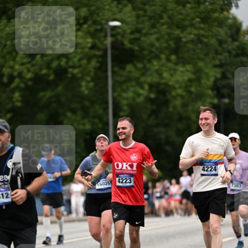 29.06.2025 - hella hamburg halbmarathon Dr. Thomas Lammeyer http://msf.ph/oto/8426600 29.06.2025 10:50:31 Kennedybrücke 1060, 1421, 1426, 1695, 1854, 1983, 2008, 2217, 2398, 2917, 3160, 3164, 4099, 4102, 4223, 4224, 5044, 6124, 6161, 6393, 6788, 6980, 7303, 7530, 7983, 8477, 10230, 10367, 10812, 11393 meine-sportfotos.de