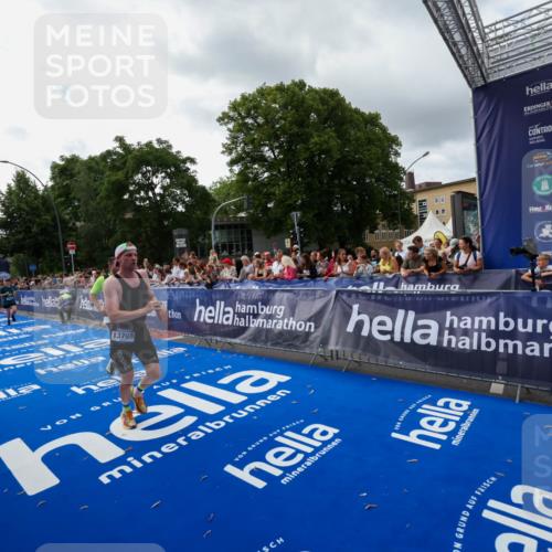 29.06.2025 - hella hamburg halbmarathon Zöllner http://msf.ph/oto/8426603 29.06.2025 10:35:25 Ziel 4944, 10877, 11898, 13798, 14789, 15390, 15701, 15773, 15931 meine-sportfotos.de
