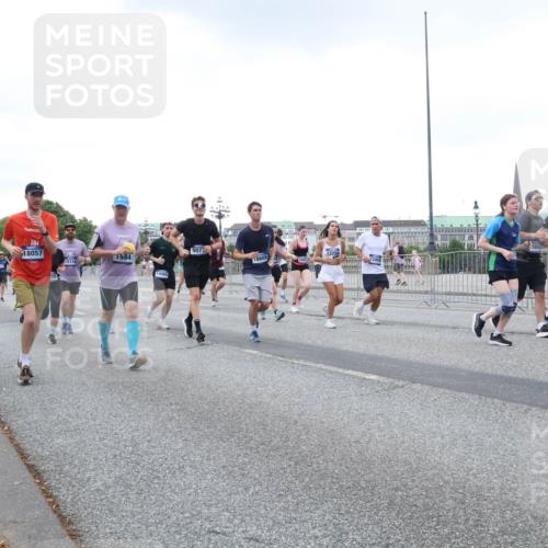 29.06.2025 - hella hamburg halbmarathon Lena Gebhardt http://msf.ph/oto/8426611 29.06.2025 10:53:40 Lombardsbrücke 18057, 1984, 15118, 14065, 907, 18609, 32459, 7890, 1017, 1340, 1687, 1709, 1744, 1753, 1900, 1906, 1984, 2065, 2079, 2372, 2409, 2429, 3055, 3226, 4195, 4595, 4801, 5428, 5430, 5562, 5815, 5856, 5857, 5964, 6039, 6041, 6044, 6192, 6273, 6306, 6913, 6996, 7039, 7068, 7483, 7537, 7611, 7614, 7876, 7890, 8189, 8212, 8414, 8515, 8906, 8924, 9077, 9456, 9503, 9531, 9572, 9685, 9764, 9771, 9785, 10043, 10175, 10490, 11390, 12193, 12219, 12700, 14038 meine-sportfotos.de