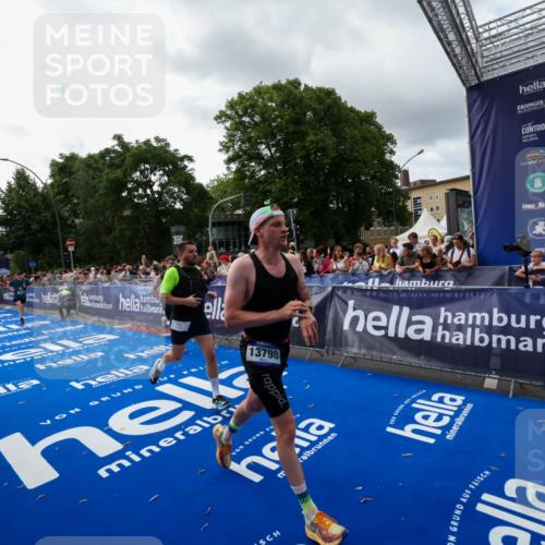 29.06.2025 - hella hamburg halbmarathon Zöllner http://msf.ph/oto/8426614 29.06.2025 10:35:25 Ziel 4944, 10877, 11898, 13798, 14789, 15390, 15701, 15773, 15931 meine-sportfotos.de