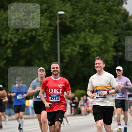 29.06.2025 - hella hamburg halbmarathon Dr. Thomas Lammeyer http://msf.ph/oto/8426622 29.06.2025 10:50:31 Kennedybrücke 1060, 1421, 1426, 1695, 1854, 1983, 2008, 2217, 2398, 2917, 3160, 3164, 4099, 4102, 4223, 4224, 5044, 6124, 6161, 6393, 6788, 6980, 7303, 7530, 7983, 8477, 10230, 10367, 10812, 11393 meine-sportfotos.de