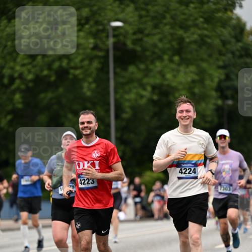 29.06.2025 - hella hamburg halbmarathon Dr. Thomas Lammeyer http://msf.ph/oto/8426630 29.06.2025 10:50:31 Kennedybrücke 1060, 1421, 1426, 1695, 1854, 1983, 2008, 2217, 2398, 2917, 3160, 3164, 4099, 4102, 4223, 4224, 5044, 6124, 6161, 6393, 6788, 6980, 7303, 7530, 7983, 8477, 10230, 10367, 10812, 11393 meine-sportfotos.de