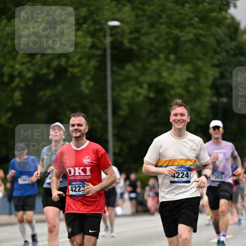29.06.2025 - hella hamburg halbmarathon Dr. Thomas Lammeyer http://msf.ph/oto/8426639 29.06.2025 10:50:31 Kennedybrücke 1060, 1421, 1426, 1695, 1854, 1983, 2008, 2217, 2398, 2917, 3160, 3164, 4099, 4102, 4223, 4224, 5044, 6124, 6161, 6393, 6788, 6980, 7303, 7530, 7983, 8477, 10230, 10367, 10812, 11393 meine-sportfotos.de