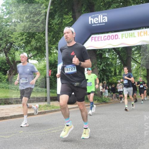 29.06.2025 - hella hamburg halbmarathon KatJ http://msf.ph/oto/8426653 29.06.2025 10:39:42 Zwischen KM18-KM19 1683, 4121, 5008 meine-sportfotos.de