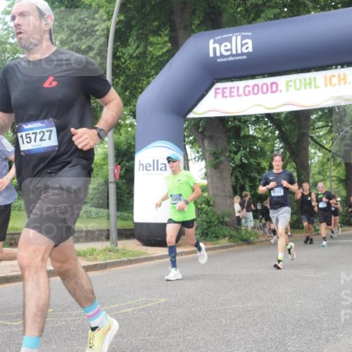 29.06.2025 - hella hamburg halbmarathon KatJ http://msf.ph/oto/8426665 29.06.2025 10:39:42 Zwischen KM18-KM19 1683, 4121, 5008 meine-sportfotos.de