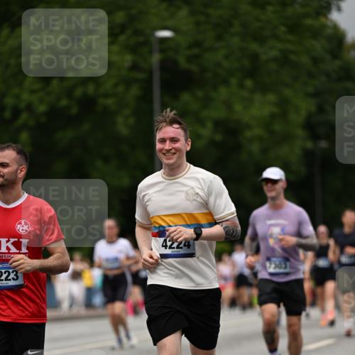 29.06.2025 - hella hamburg halbmarathon Dr. Thomas Lammeyer http://msf.ph/oto/8426691 29.06.2025 10:50:33 Kennedybrücke 1421, 1426, 1695, 1854, 1983, 2008, 2217, 2398, 2917, 3160, 3164, 4099, 4102, 4223, 4224, 5044, 6124, 6161, 6788, 7303, 7530, 7983, 8477, 9243, 10230, 10367, 10812, 11393 meine-sportfotos.de