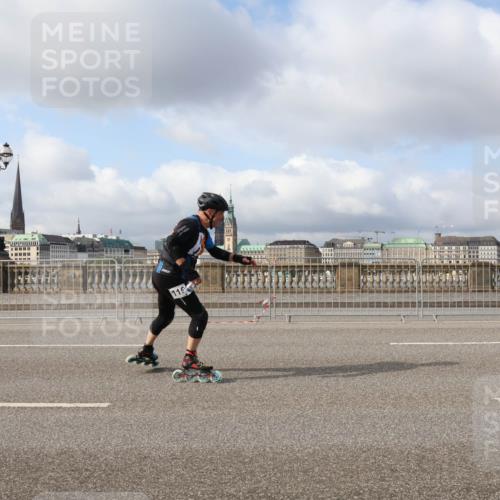 29.06.2025 - hella hamburg halbmarathon Lena Gebhardt http://msf.ph/oto/8426709 29.06.2025 08:58:59 Lombardsbrücke 115, 11111 meine-sportfotos.de