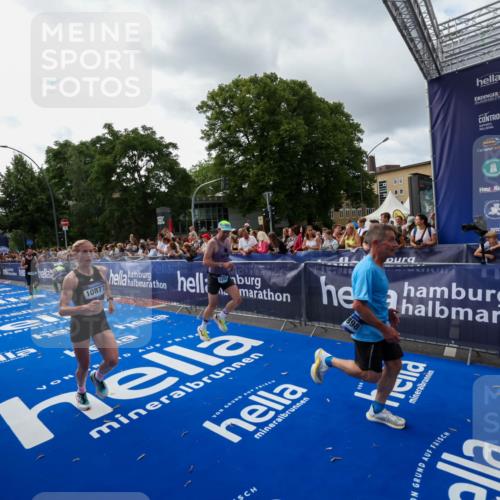 29.06.2025 - hella hamburg halbmarathon Zöllner http://msf.ph/oto/8426742 29.06.2025 10:35:29 Ziel 1889, 4050, 4944, 10771, 10877, 11898, 15390, 15701, 15931, 15959, 16811, 19022 meine-sportfotos.de