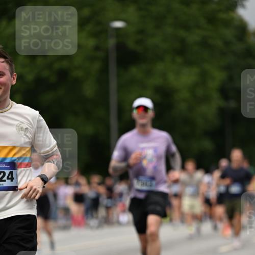 29.06.2025 - hella hamburg halbmarathon Dr. Thomas Lammeyer http://msf.ph/oto/8426755 29.06.2025 10:50:34 Kennedybrücke 1421, 1426, 1695, 1854, 1983, 2008, 2217, 2398, 2917, 3160, 3164, 4099, 4202, 4223, 4224, 4296, 5044, 6124, 6161, 6788, 7303, 7530, 7983, 8477, 9243, 10230, 10367, 10812, 11393 meine-sportfotos.de