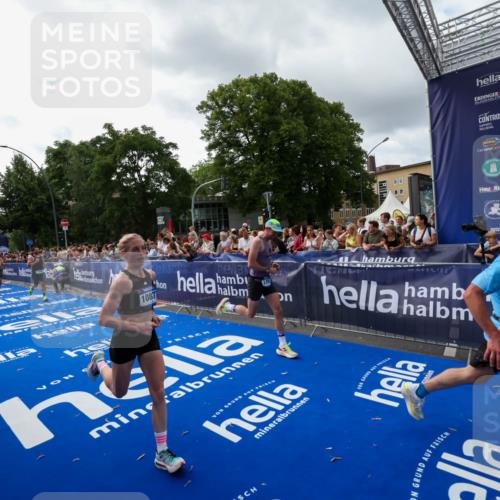 29.06.2025 - hella hamburg halbmarathon Zöllner http://msf.ph/oto/8426759 29.06.2025 10:35:29 Ziel 1889, 4050, 4944, 10771, 10877, 11898, 15390, 15701, 15931, 15959, 16811, 19022 meine-sportfotos.de