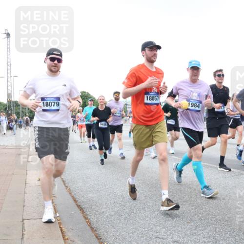 29.06.2025 - hella hamburg halbmarathon Lena Gebhardt http://msf.ph/oto/8426761 29.06.2025 10:53:42 Lombardsbrücke 18079, 170, 9456, 15118, 18057, 14065, 1984, 2429, 18609, 1225, 1017, 1340, 1687, 1709, 1744, 1753, 1789, 1900, 1906, 1984, 2065, 2079, 2372, 2409, 2429, 2854, 3055, 3079, 3226, 3557, 4195, 4595, 4801, 5428, 5430, 5562, 5815, 5856, 5857, 5964, 6039, 6041, 6044, 6192, 6273, 6306, 6913, 6996, 7039, 7068, 7483, 7537, 7611, 7614, 7876, 7890, 8189, 8212, 8414, 8515, 8906, 8924, 9077, 9456, 9503, 9531, 9572, 9685, 9764, 9771, 9785, 10043, 10175, 10490, 11390, 12193, 12219, 12700 meine-sportfotos.de