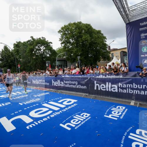 29.06.2025 - hella hamburg halbmarathon Zöllner http://msf.ph/oto/8426782 29.06.2025 10:35:30 Ziel 1344, 1889, 4050, 10771, 10877, 11898, 15390, 15701, 15931, 15959, 16811, 19022 meine-sportfotos.de