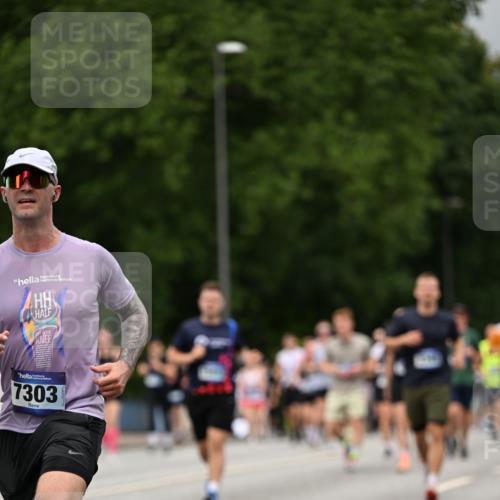 29.06.2025 - hella hamburg halbmarathon Dr. Thomas Lammeyer http://msf.ph/oto/8426806 29.06.2025 10:50:35 Kennedybrücke 1421, 1426, 1695, 1983, 2008, 2398, 2917, 3160, 3164, 4202, 4223, 4224, 4296, 4572, 5044, 6124, 6161, 6788, 7303, 7530, 7983, 8477, 9243, 10030, 10230, 10367, 10812, 11253, 11393 meine-sportfotos.de