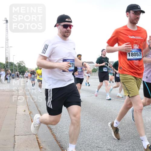 29.06.2025 - hella hamburg halbmarathon Lena Gebhardt http://msf.ph/oto/8426831 29.06.2025 10:53:42 Lombardsbrücke 379, 15118, 1852, 30, 18057, 7964, 1609, 1017, 1340, 1687, 1709, 1744, 1753, 1789, 1900, 1906, 1984, 2065, 2079, 2372, 2409, 2429, 2854, 3055, 3079, 3226, 3557, 4195, 4595, 4801, 5428, 5430, 5562, 5815, 5856, 5857, 5964, 6039, 6041, 6044, 6192, 6273, 6306, 6913, 6996, 7039, 7068, 7483, 7537, 7611, 7614, 7876, 7890, 8189, 8212, 8414, 8515, 8906, 8924, 9077, 9456, 9503, 9531, 9572, 9685, 9764, 9771, 9785, 10043, 10175, 10490, 11390, 12193, 12219, 12700 meine-sportfotos.de
