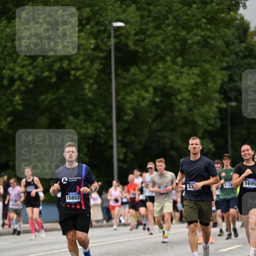 29.06.2025 - hella hamburg halbmarathon Dr. Thomas Lammeyer http://msf.ph/oto/8426848 29.06.2025 10:50:36 Kennedybrücke 1421, 1426, 1695, 1867, 1868, 1983, 2008, 2398, 2917, 3160, 3164, 4202, 4223, 4224, 4296, 4572, 5044, 6124, 6161, 6788, 7303, 7530, 7983, 8477, 9243, 10030, 10230, 10327, 10367, 10812, 11253, 11393 meine-sportfotos.de