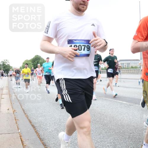 29.06.2025 - hella hamburg halbmarathon Lena Gebhardt http://msf.ph/oto/8426858 29.06.2025 10:53:42 Lombardsbrücke 170, 2079, 8523, 14065, 18057, 84, 1017, 1340, 1687, 1709, 1744, 1753, 1789, 1900, 1906, 1984, 2065, 2079, 2372, 2409, 2429, 2854, 3055, 3079, 3226, 3557, 4195, 4595, 4801, 5428, 5430, 5562, 5815, 5856, 5857, 5964, 6039, 6041, 6044, 6192, 6273, 6306, 6913, 6996, 7039, 7068, 7483, 7537, 7611, 7614, 7876, 7890, 8189, 8212, 8414, 8515, 8906, 8924, 9077, 9456, 9503, 9531, 9572, 9685, 9764, 9771, 9785, 10043, 10175, 10490, 11390, 12193, 12219, 12700 meine-sportfotos.de