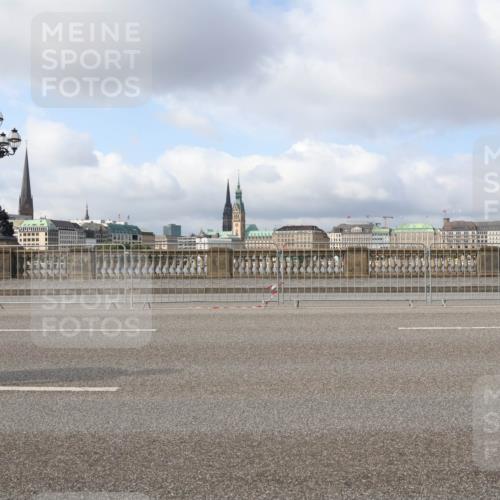 29.06.2025 - hella hamburg halbmarathon Lena Gebhardt http://msf.ph/oto/8426893 29.06.2025 08:59:02 Lombardsbrücke  meine-sportfotos.de