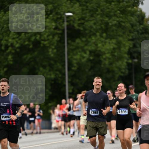 29.06.2025 - hella hamburg halbmarathon Dr. Thomas Lammeyer http://msf.ph/oto/8426895 29.06.2025 10:50:38 Kennedybrücke 1421, 1426, 1695, 1867, 1868, 1924, 1983, 2008, 2398, 2773, 2917, 3160, 3164, 4202, 4223, 4224, 4296, 4572, 5044, 6124, 6161, 7303, 7530, 8477, 9243, 9445, 10030, 10230, 10327, 10367, 10812, 11253, 11393 meine-sportfotos.de