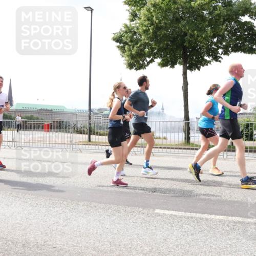 29.06.2025 - hella hamburg halbmarathon Lena Gebhardt http://msf.ph/oto/8426905 29.06.2025 10:43:33 Lombardsbrücke 8135, 1023, 1149, 1155, 1310, 1400, 1467, 1816, 1878, 2267, 2361, 2733, 2971, 3074, 3238, 3329, 3390, 3518, 3597, 3638, 4056, 4177, 4302, 4367, 4680, 4866, 5192, 5201, 5214, 5268, 5370, 5610, 5720, 5755, 5890, 6012, 6036, 6096, 6226, 6334, 6440, 6931, 6971, 6973, 7043, 7197, 7205, 7206, 7461, 7489, 7504, 7872, 7926, 8000, 8058, 8135, 8184, 8233, 8408, 8435, 8504, 9072, 9639, 9641, 9644, 9704, 9831, 9976, 10083, 10097, 10200, 10202 meine-sportfotos.de