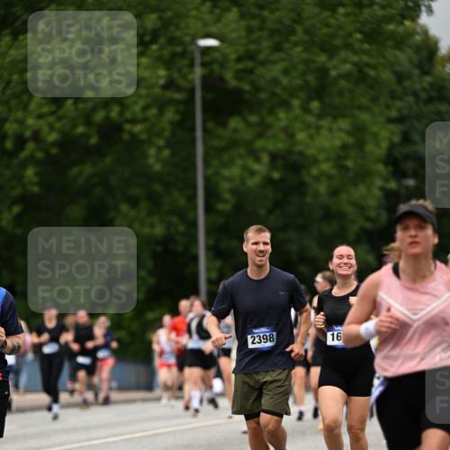 29.06.2025 - hella hamburg halbmarathon Dr. Thomas Lammeyer http://msf.ph/oto/8426909 29.06.2025 10:50:38 Kennedybrücke 1421, 1426, 1695, 1867, 1868, 1924, 1983, 2008, 2398, 2773, 2917, 3160, 3164, 4202, 4223, 4224, 4296, 4572, 5044, 6124, 6161, 7303, 7530, 8477, 9243, 9445, 10030, 10230, 10327, 10367, 10812, 11253, 11393 meine-sportfotos.de