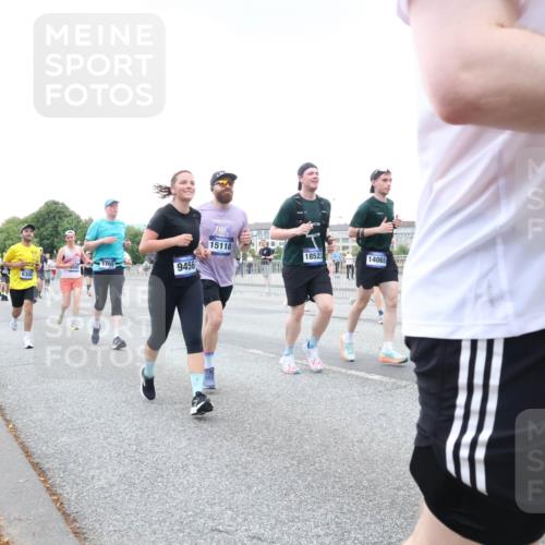 29.06.2025 - hella hamburg halbmarathon Lena Gebhardt http://msf.ph/oto/8426913 29.06.2025 10:53:43 Lombardsbrücke 15118, 18523, 14065, 9456, 6306, 07, 1017, 1340, 1687, 1709, 1744, 1753, 1789, 1900, 1906, 1984, 2065, 2079, 2372, 2409, 2429, 2854, 3055, 3079, 3226, 3249, 3557, 4195, 4595, 4801, 5430, 5562, 5815, 5856, 5857, 5964, 6039, 6041, 6044, 6192, 6273, 6306, 6913, 6996, 7039, 7068, 7483, 7537, 7611, 7614, 7876, 7890, 8189, 8212, 8414, 8515, 8906, 8924, 9077, 9456, 9503, 9531, 9572, 9685, 9764, 9771, 9785, 10043, 10175, 10490, 11390, 12193, 12219, 12700 meine-sportfotos.de