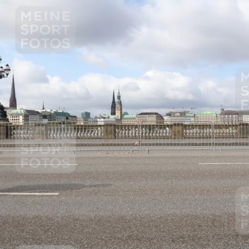 29.06.2025 - hella hamburg halbmarathon Lena Gebhardt http://msf.ph/oto/8426914 29.06.2025 08:59:02 Lombardsbrücke  meine-sportfotos.de