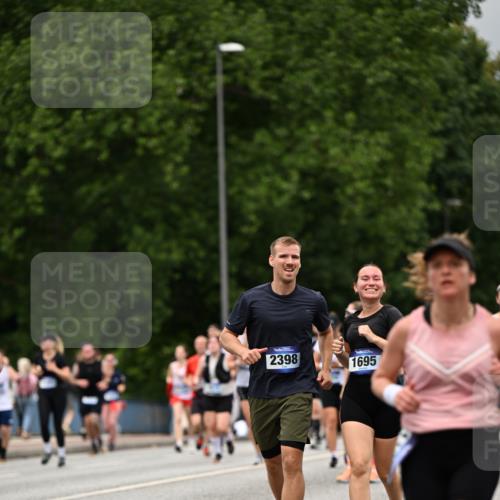 29.06.2025 - hella hamburg halbmarathon Dr. Thomas Lammeyer http://msf.ph/oto/8426922 29.06.2025 10:50:38 Kennedybrücke 1421, 1426, 1695, 1867, 1868, 1924, 1983, 2008, 2398, 2773, 2917, 3160, 3164, 4202, 4223, 4224, 4296, 4572, 5044, 6124, 6161, 7303, 7530, 8477, 9243, 9445, 10030, 10230, 10327, 10367, 10812, 11253, 11393 meine-sportfotos.de