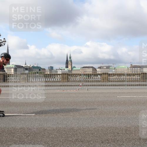 29.06.2025 - hella hamburg halbmarathon Lena Gebhardt http://msf.ph/oto/8426949 29.06.2025 08:59:02 Lombardsbrücke 281 meine-sportfotos.de