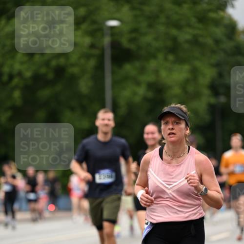 29.06.2025 - hella hamburg halbmarathon Dr. Thomas Lammeyer http://msf.ph/oto/8426958 29.06.2025 10:50:39 Kennedybrücke 1033, 1421, 1426, 1695, 1867, 1868, 1924, 1983, 2008, 2398, 2773, 2917, 3160, 3164, 4202, 4223, 4224, 4296, 4317, 4572, 5044, 6124, 6161, 7303, 7530, 8477, 9243, 9445, 10030, 10230, 10327, 10329, 10367, 10812, 11253, 11393 meine-sportfotos.de