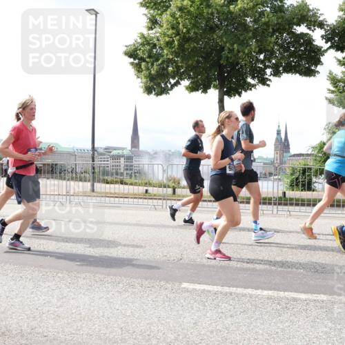 29.06.2025 - hella hamburg halbmarathon Lena Gebhardt http://msf.ph/oto/8426959 29.06.2025 10:43:34 Lombardsbrücke 8233, 1023, 1155, 1310, 1400, 1467, 1816, 1878, 2267, 2361, 2733, 2971, 3074, 3238, 3329, 3390, 3597, 3638, 4056, 4177, 4302, 4367, 4680, 4866, 5192, 5201, 5214, 5268, 5293, 5370, 5610, 5720, 5755, 5890, 6012, 6036, 6096, 6226, 6334, 6440, 6931, 6971, 6973, 7197, 7205, 7206, 7461, 7489, 7504, 7872, 7926, 8000, 8058, 8135, 8184, 8233, 8408, 8435, 8504, 9072, 9639, 9641, 9704, 9831, 9976, 10083, 10097, 10200, 10202 meine-sportfotos.de